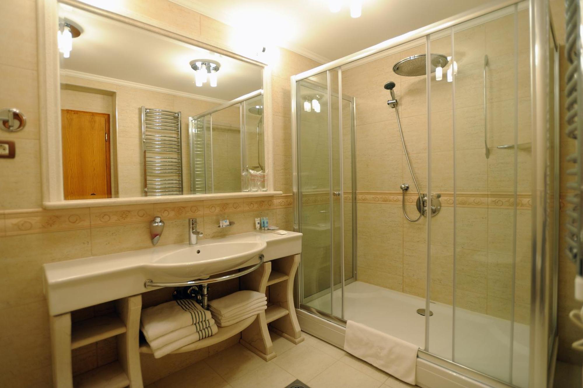 Hotel Solitudo Uble Eksteriør bilde