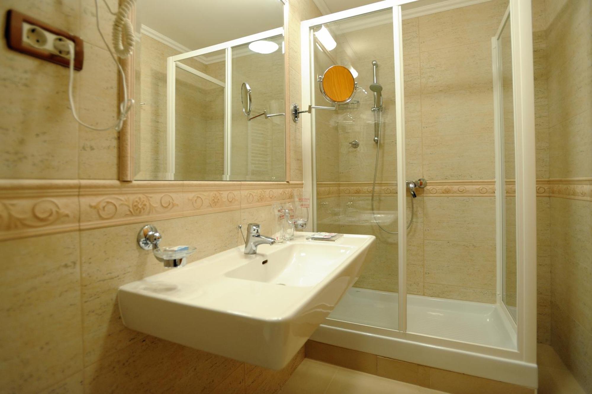 Hotel Solitudo Uble Eksteriør bilde