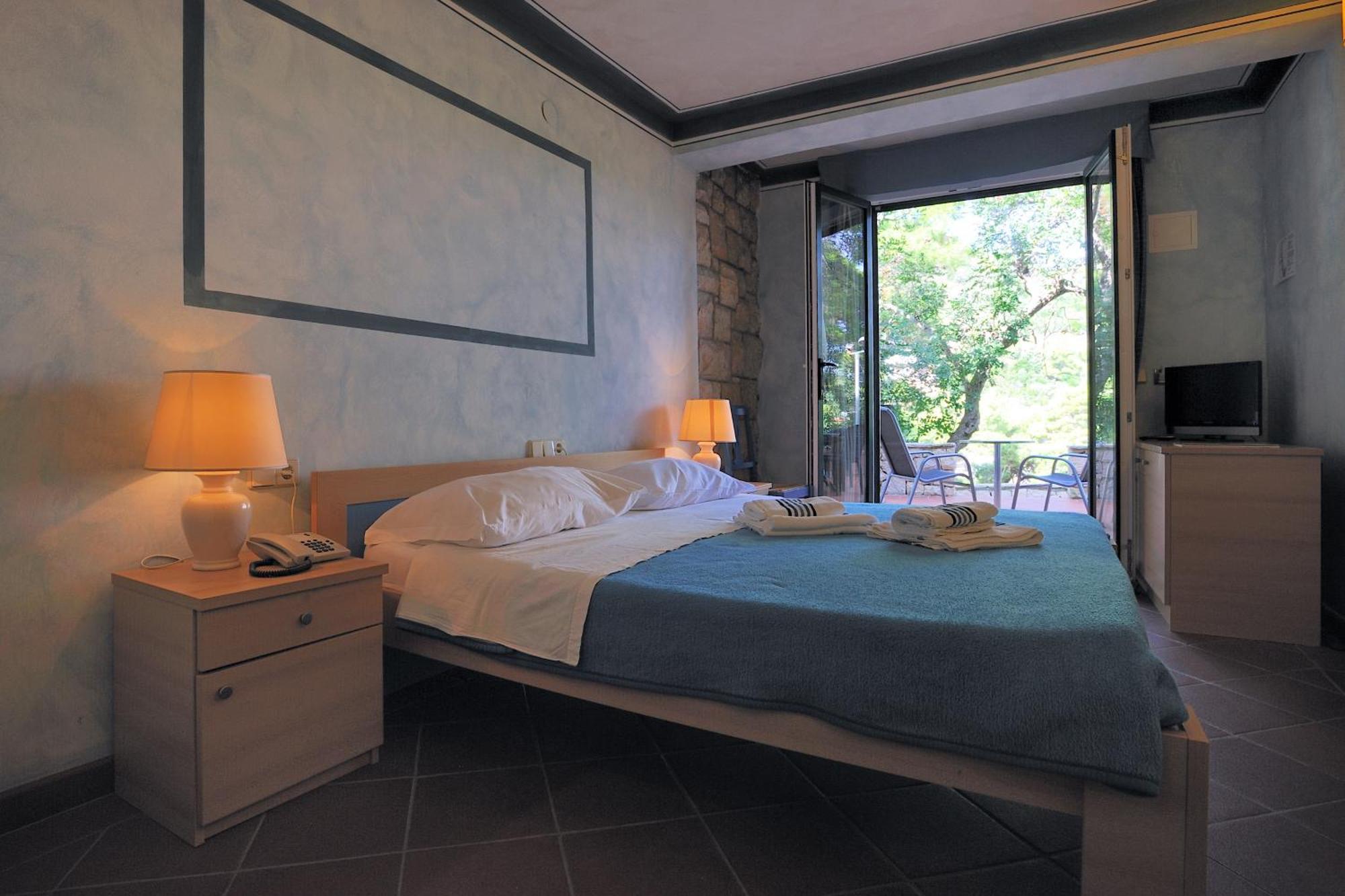 Hotel Solitudo Uble Eksteriør bilde