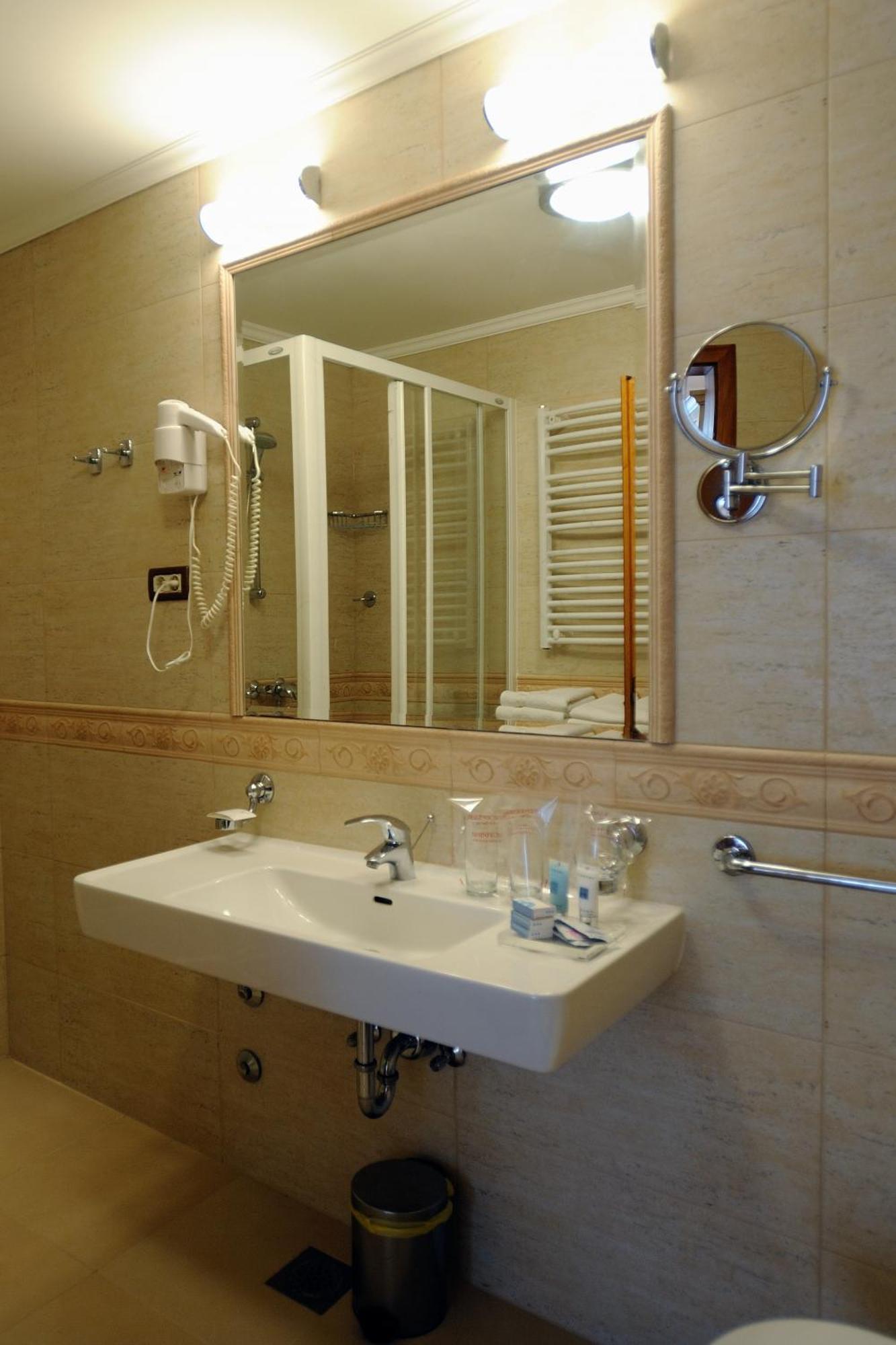 Hotel Solitudo Uble Eksteriør bilde